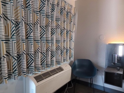 Motel 6-Fresno CA - Blackstone North - image 26