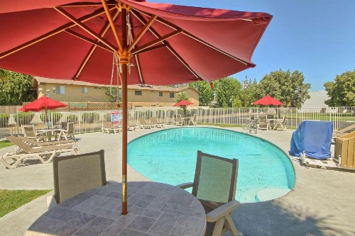Motel 6-Fresno CA - Blackstone North - image 4