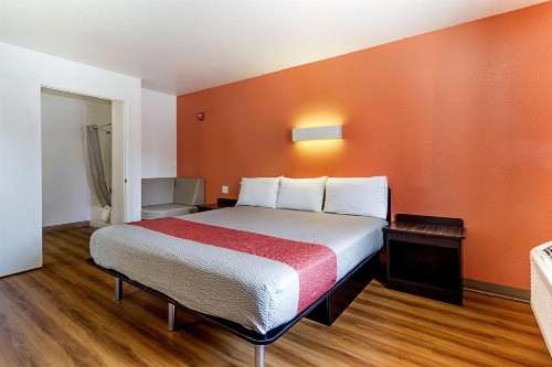 Motel 6-Fresno CA - image 16