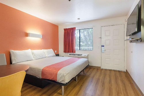 Motel 6-Fresno CA - image 19