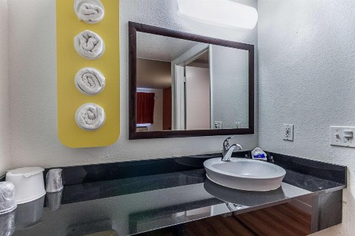 Motel 6-Fresno CA - image 20