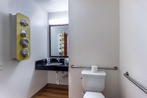 Motel 6-Fresno CA - image 22