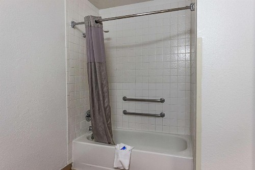Motel 6-Fresno CA - image 23