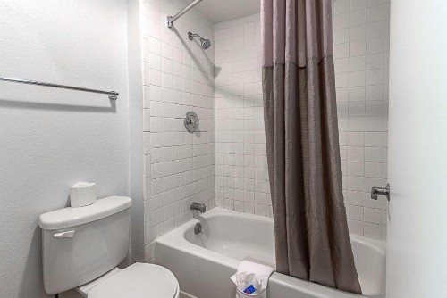 Motel 6-Fresno CA - image 25