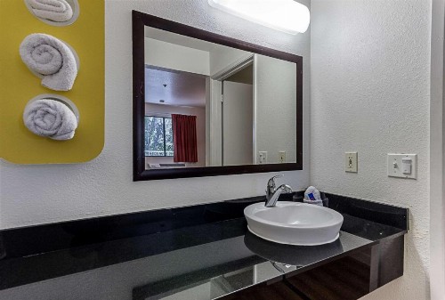 Motel 6-Fresno CA - image 26