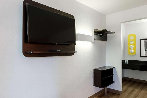 Motel 6-Fresno CA - image 32