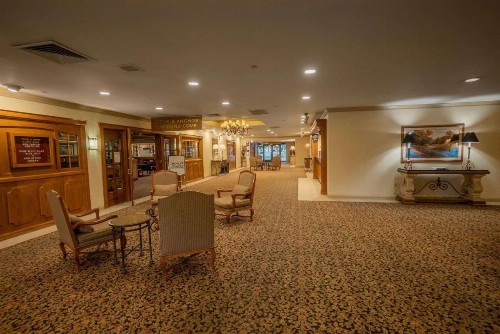 Piccadilly Inn Airport - image 26
