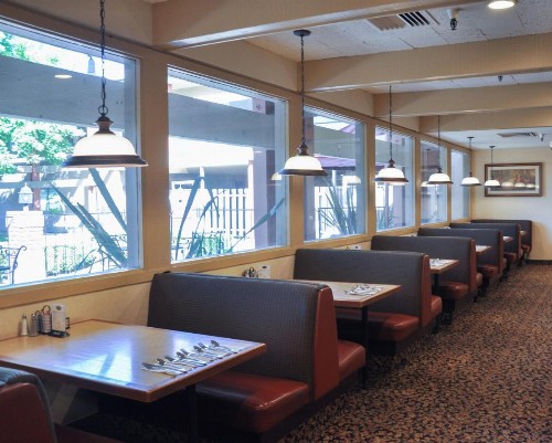 Piccadilly Inn Airport - image 37