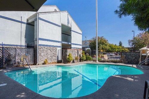 Quality Inn Fresno Airport - image 24