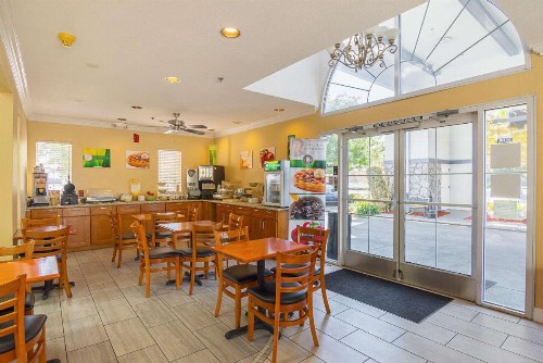 Quality Inn Fresno Airport - image 27