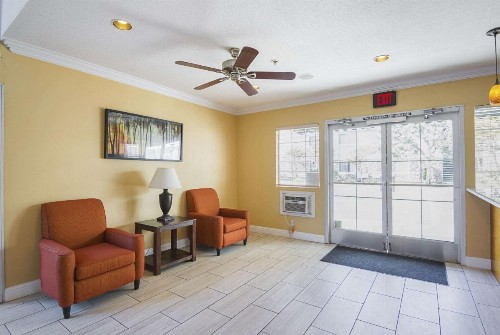 Quality Inn Fresno Airport - image 7