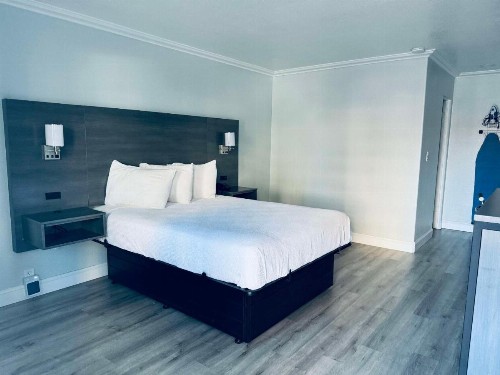 Travelodge by Wyndham Fresno Convention Center Area - image 1