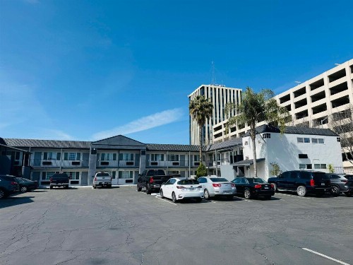Travelodge by Wyndham Fresno Convention Center Area - image 25