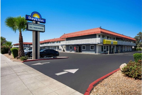 Days Inn by Wyndham Fresno South - image 1