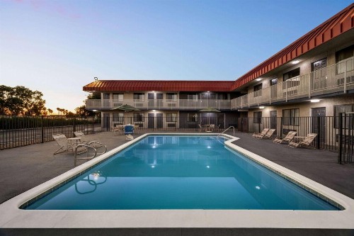 Days Inn by Wyndham Fresno South - image 10