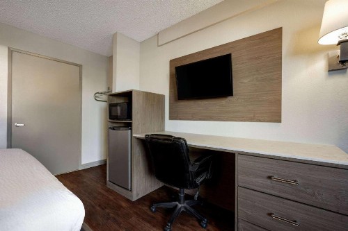 Days Inn by Wyndham Fresno South - image 14