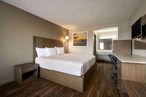 Days Inn by Wyndham Fresno South - image 16