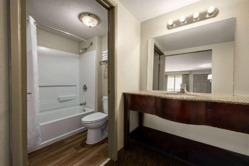 Days Inn by Wyndham Fresno South - image 28