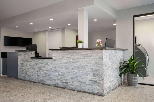 Days Inn by Wyndham Fresno South - image 3