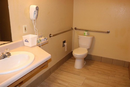 Days Inn by Wyndham Fresno South - image 32