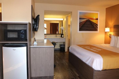 Days Inn by Wyndham Fresno South - image 36