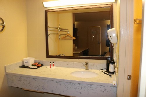 Days Inn by Wyndham Fresno South - image 39
