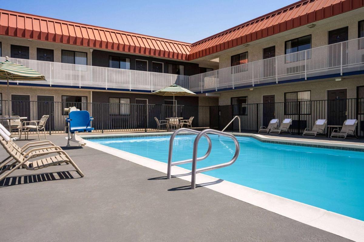 Days Inn by Wyndham Fresno South - image 7