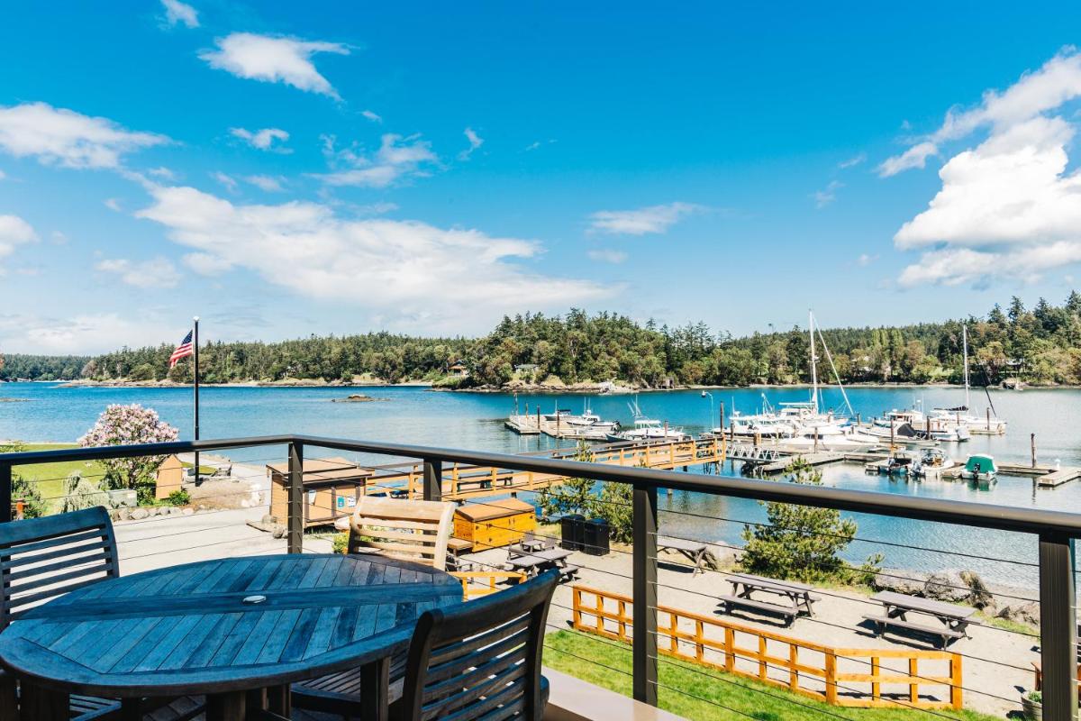 Snug Harbor Resort and Marina - image 2