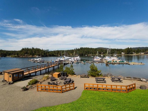 Snug Harbor Resort and Marina - image 25