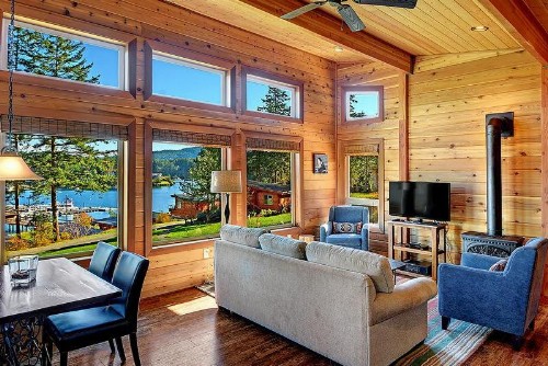 Snug Harbor Resort and Marina - image 3