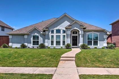 Elegant Frisco Home with Yard Less Than 1 Mi to Golf!