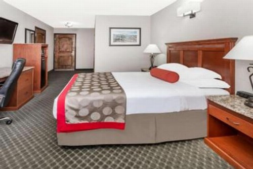 Ramada by Wyndham Frisco - image 26