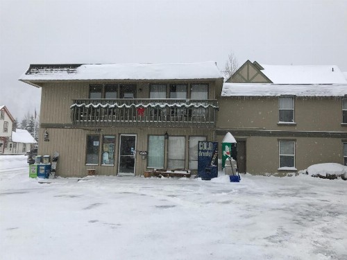 Snowshoe Motel - image 12