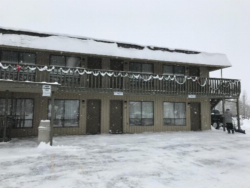 Snowshoe Motel - image 14