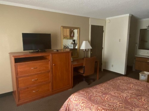 Snowshoe Motel - image 15