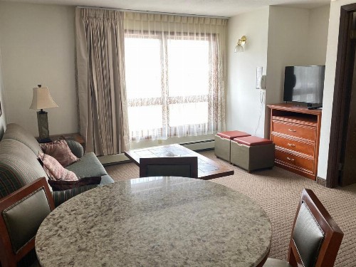 Snowshoe Motel - image 18