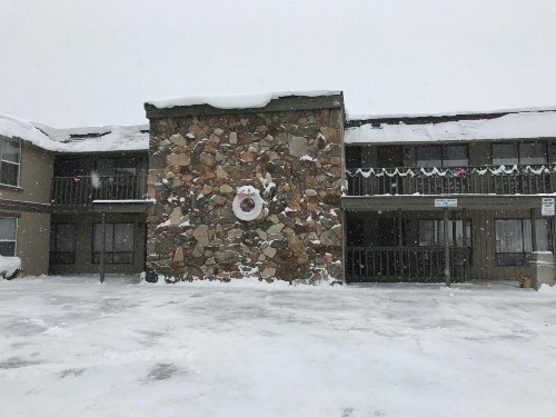 Snowshoe Motel - image 22