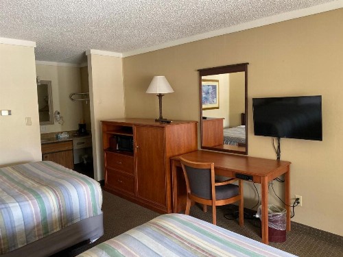Snowshoe Motel - image 25
