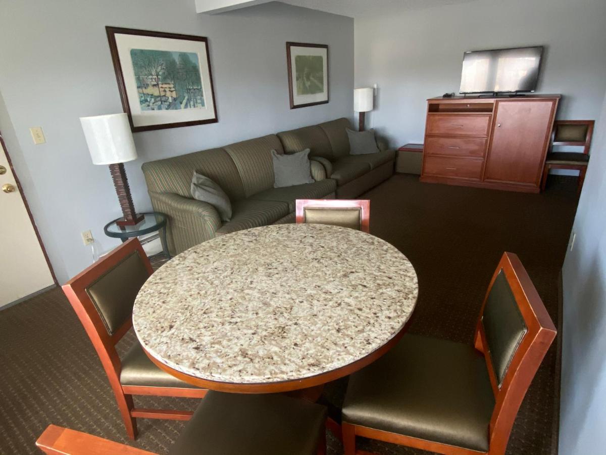 Snowshoe Motel - image 3