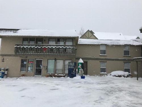 Snowshoe Motel - image 30