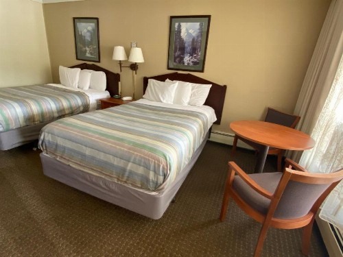 Snowshoe Motel - image 33