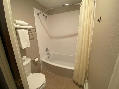 Snowshoe Motel - image 34