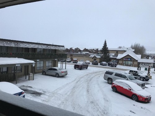Snowshoe Motel - image 4