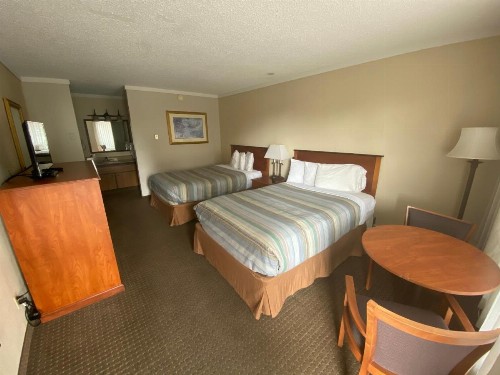 Snowshoe Motel - image 41