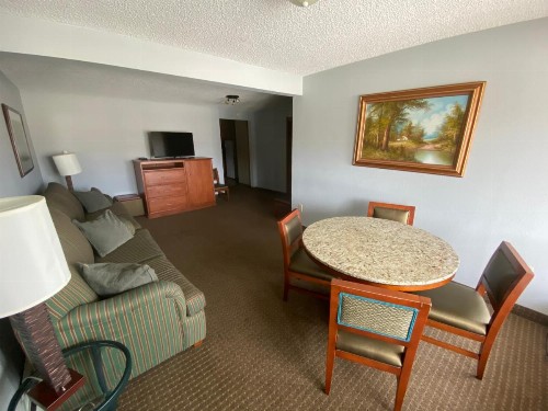Snowshoe Motel - image 42