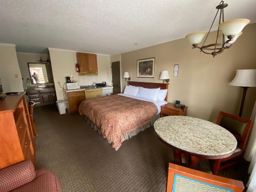 Snowshoe Motel - image 44