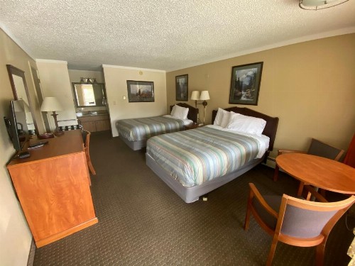Snowshoe Motel - image 47