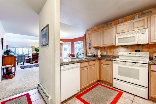 Three-Bedroom Spacious Condo 206 at Bay Club - image 6