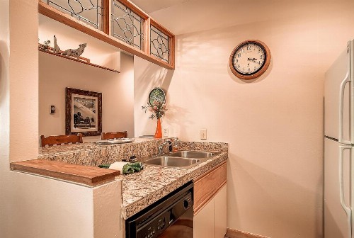 Two-Bedroom River Glen Condo 105A - image 9