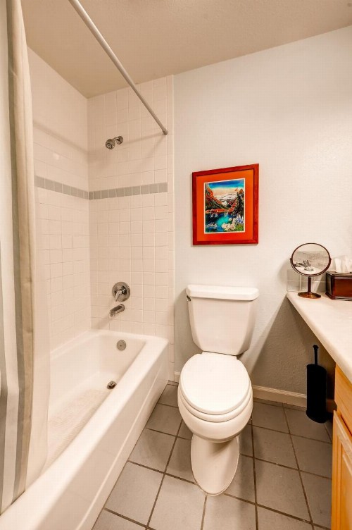 Three-Bedroom Pitkin Townhome - image 2